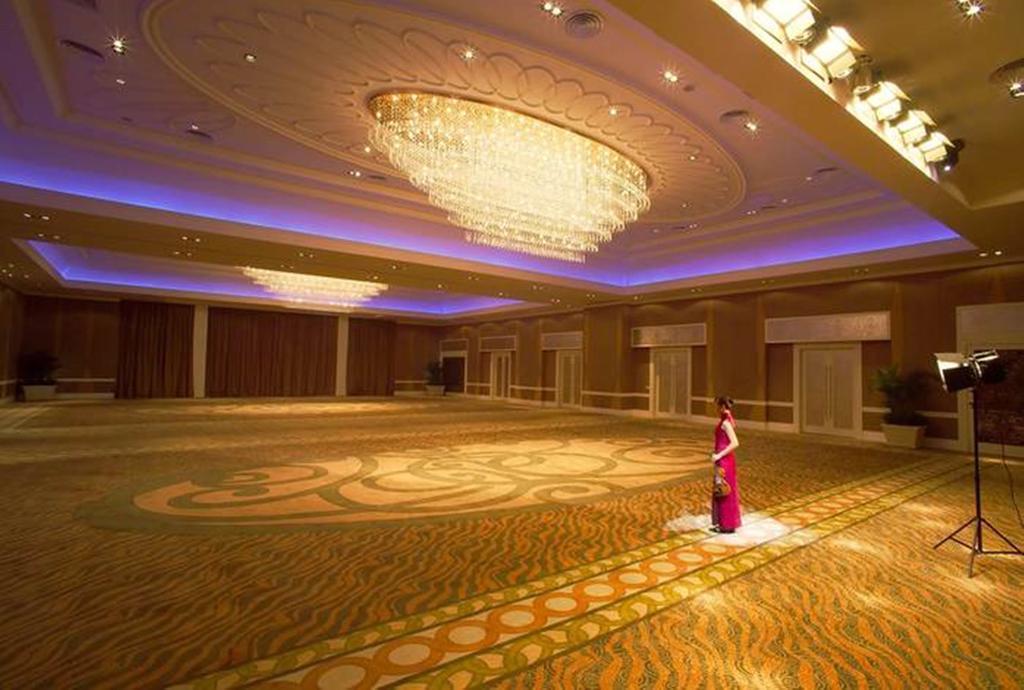 New Century Grand Hotel Kaifeng Exteriör bild