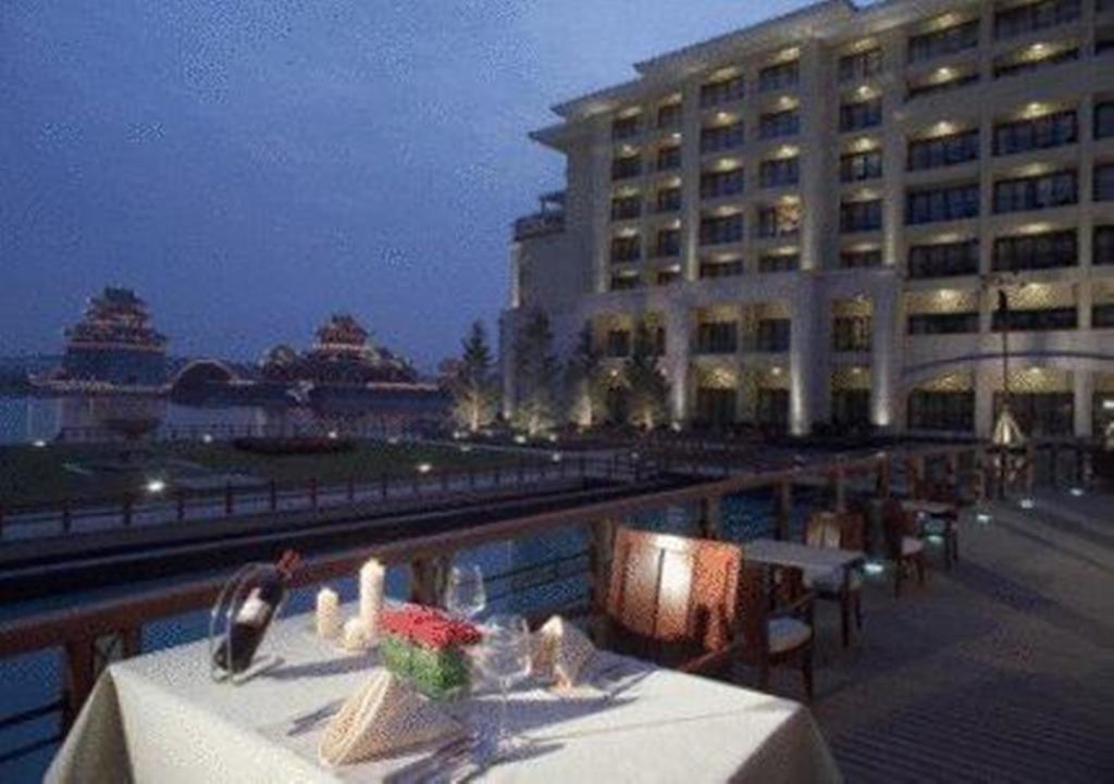 New Century Grand Hotel Kaifeng Exteriör bild